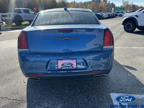 Used 2020 Chrysler 300 S w/ 300S Premium Group RWD image 6