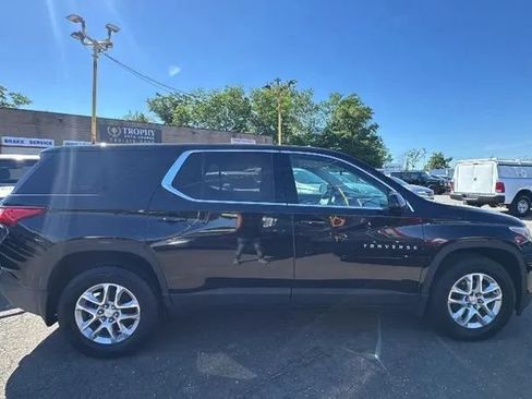 Used 2018 Chevrolet Traverse LS FWD image 4
