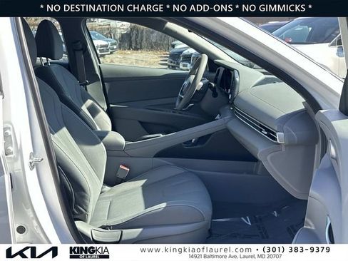 Used 2023 Hyundai Elantra SEL image 16