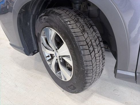 Used 2022 Subaru Ascent Premium w/ Convenience Package image 3