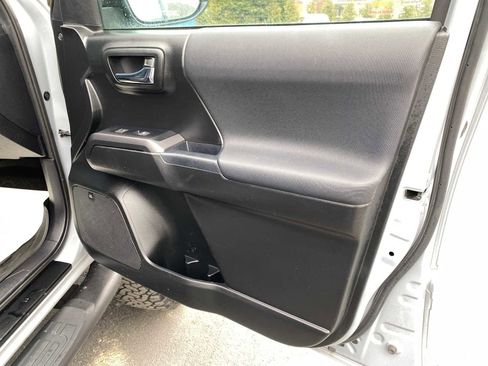 Used 2019 Toyota Tacoma TRD Off-Road image 42