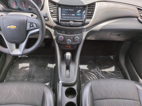 Used 2017 Chevrolet Trax LT w/ LT Convenience Package FWD image 16