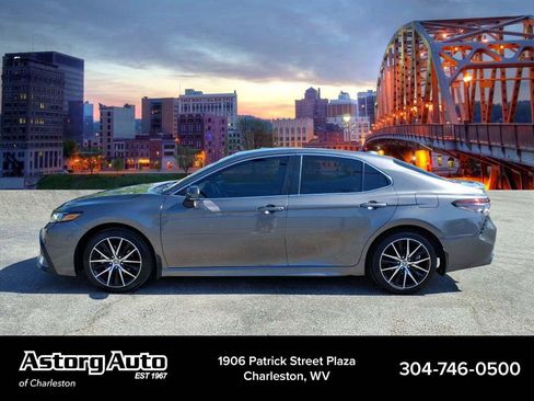 Used 2023 Toyota Camry SE FWD image 6