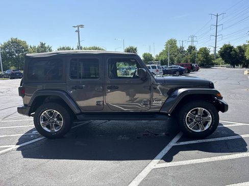 Used 2018 Jeep Wrangler Unlimited Sahara AWD/4WD image 5