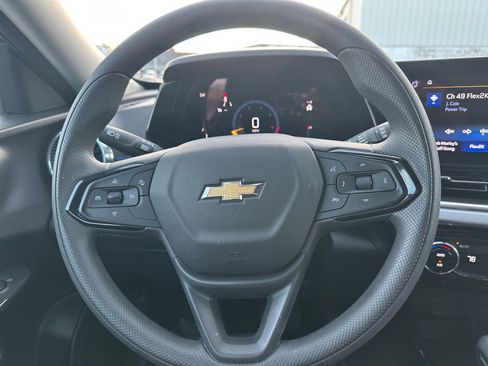 Used 2025 Chevrolet Trax LT image 25