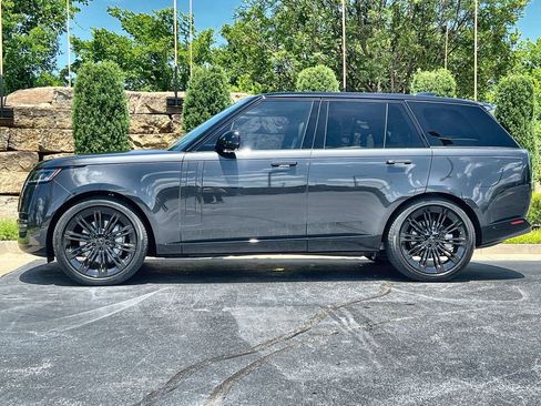 Used 2026 Land Rover Range Rover SE AWD/4WD image 2