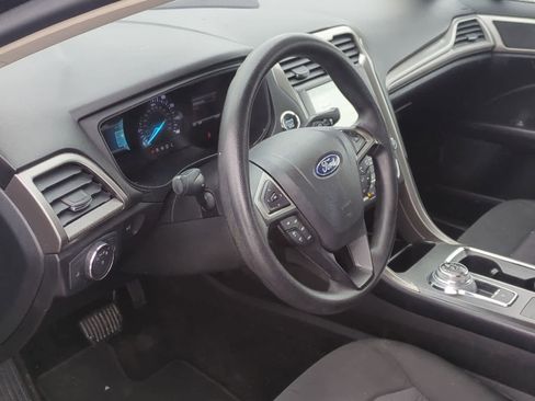 Used 2018 Ford Fusion SE w/ Fusion SE Technology Package image 10