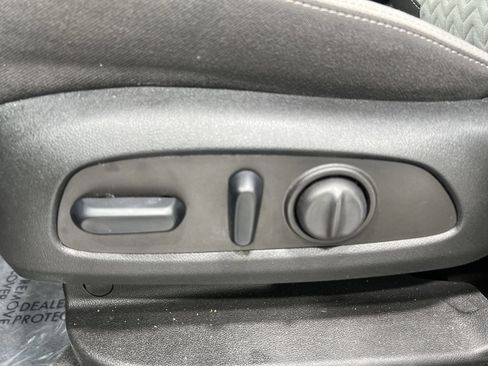 Used 2023 Chevrolet Equinox LT FWD image 12