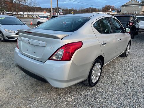 Used 2018 Nissan Versa SV FWD image 5