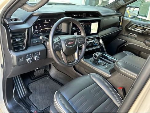 Used 2023 GMC Sierra 1500 AT4X image 2