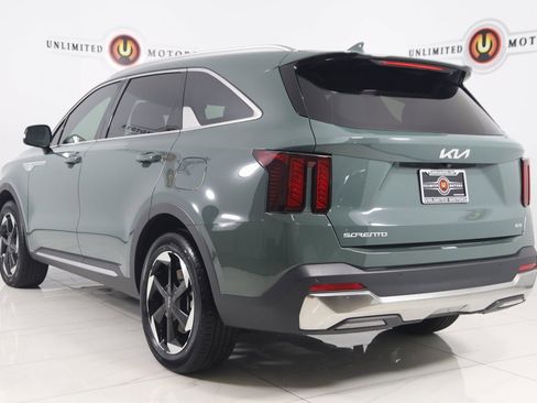 Used 2025 Kia Sorento EX image 4