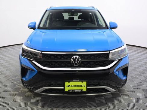 Used 2023 Volkswagen Taos SE w/ Panoramic Sunroof Package AWD/4WD image 7
