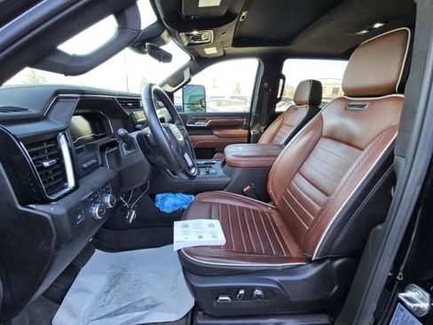 Used 2025 GMC Sierra 2500 Denali Ultimate w/ Max Trailering Package AWD/4WD image 4