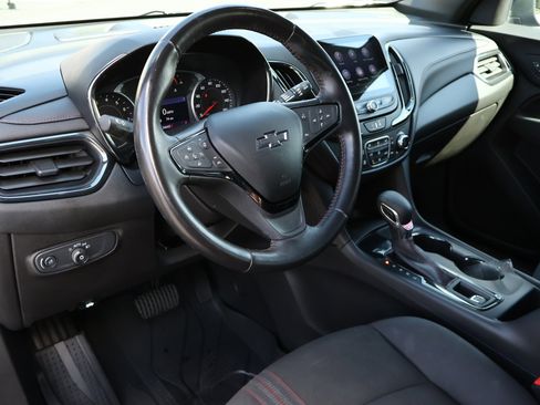 Used 2022 Chevrolet Equinox RS w/ Infotainment Package image 3