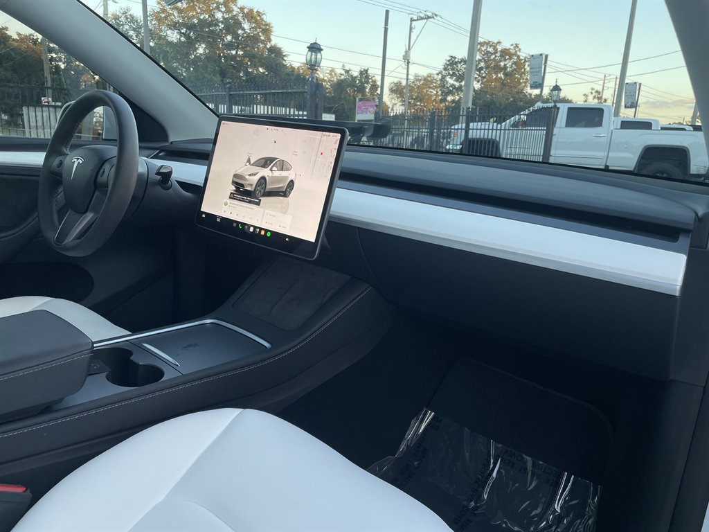 Used 2024 Tesla Model Y Long Range AWD/4WD image 14