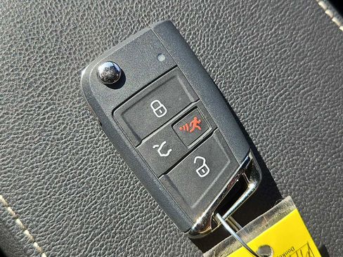 Used 2021 Volkswagen Tiguan SE R-Line image 36