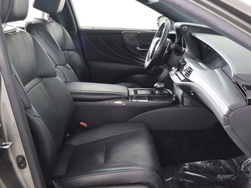 Used 2019 Lexus LS 500 AWD w/ Accessory Package (Z2) image 18