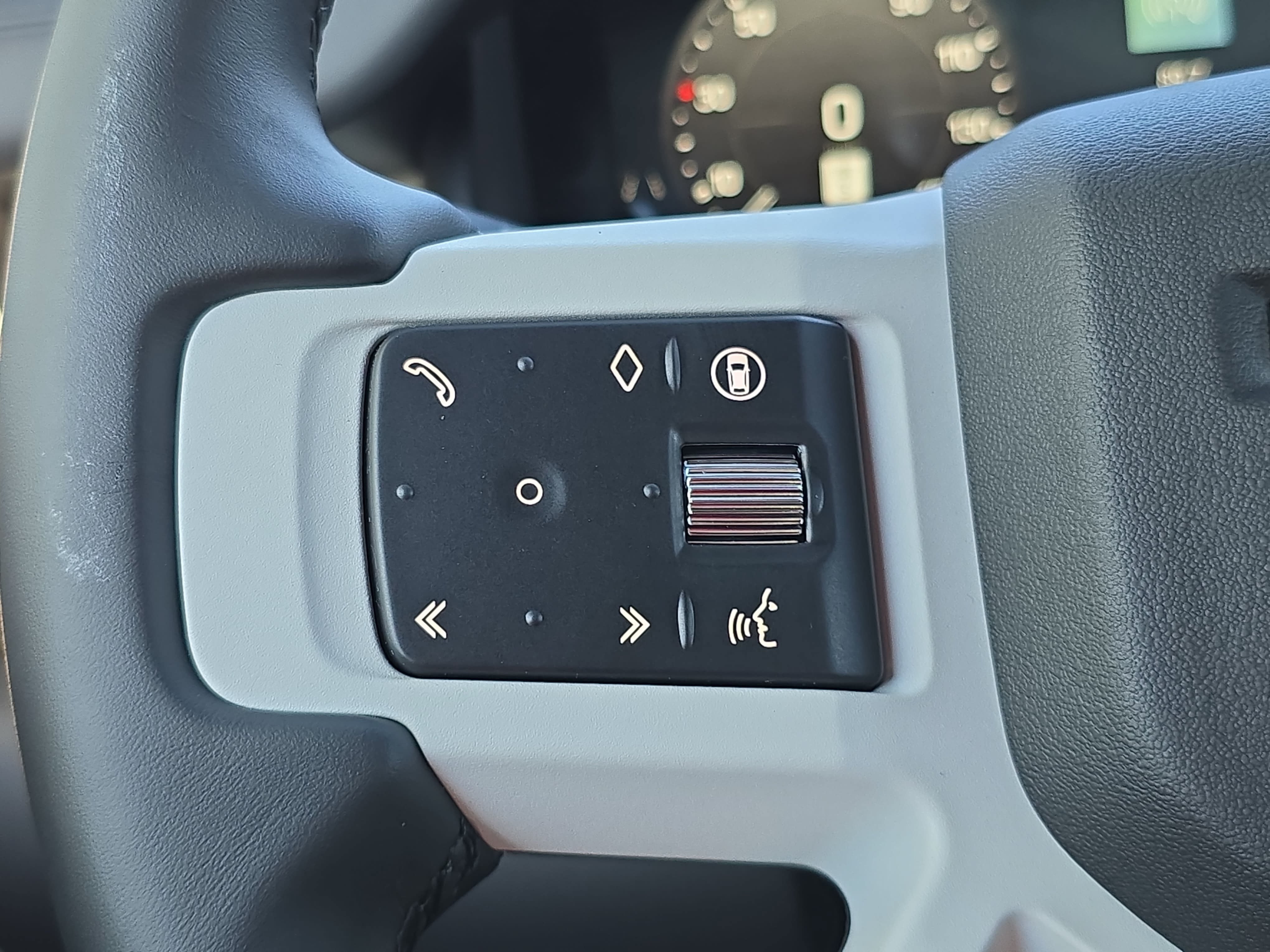 New 2026 Land Rover Defender 110 X-Dynamic SE AWD/4WD image 16