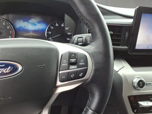 Used 2022 Ford Explorer XLT w/ Equipment Group 202A AWD/4WD image 14