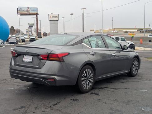 Used 2023 Nissan Altima 2.5 SV image 3