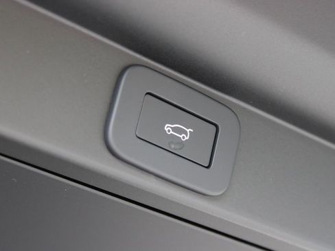 New 2026 Land Rover Range Rover Long Wheelbase SE AWD/4WD image 47