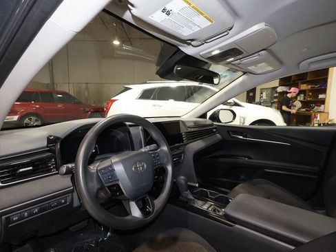 Used 2025 Toyota Camry LE image 9