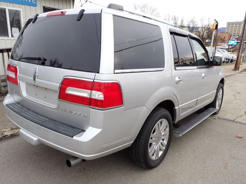 Used 2011 Lincoln Navigator 4WD image 2
