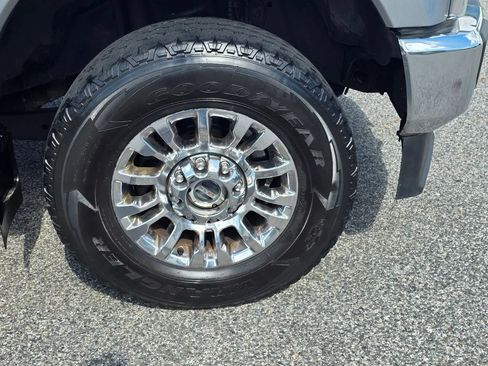 Used 2020 Ford F250 XLT w/ XLT Premium Package AWD/4WD image 16