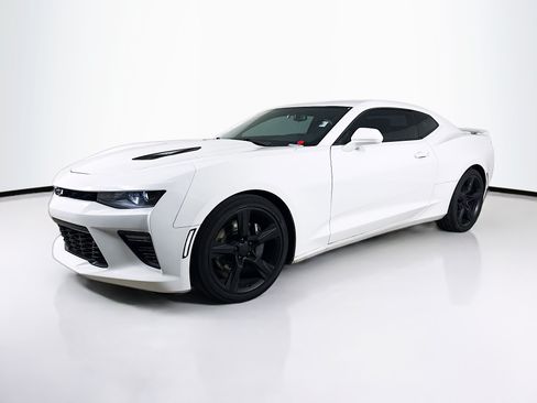 Used 2018 Chevrolet Camaro SS RWD image 4