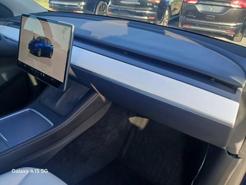 Used 2022 Tesla Model Y Long Range AWD/4WD image 26