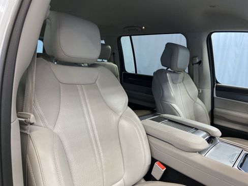 Used 2024 Jeep Wagoneer Series II w/ Flexible Seating Group image 53