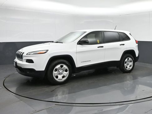 Used 2017 Jeep Cherokee Sport w/ Cold Weather Group AWD/4WD image 3