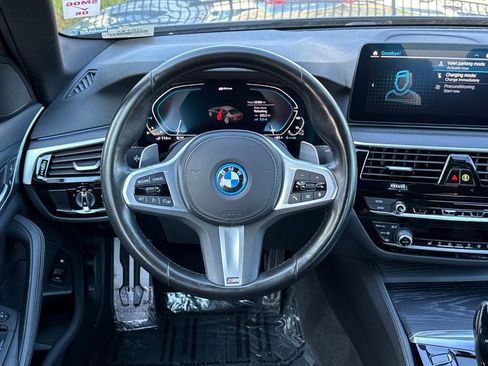 Used 2023 BMW 530e w/ M Sport Package RWD image 15