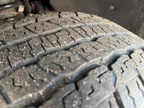 Used 2024 GMC Canyon AT4 w/ AT4 Premium Package image 32