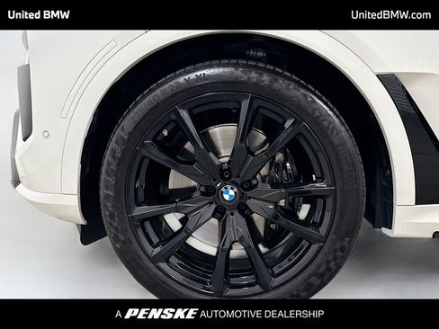 Used 2025 BMW X7 M60i image 2