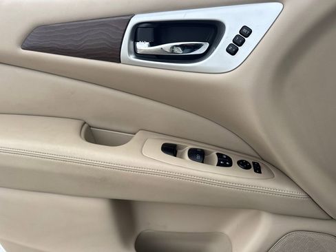 Used 2020 Nissan Pathfinder Platinum w/ Cargo Package image 21