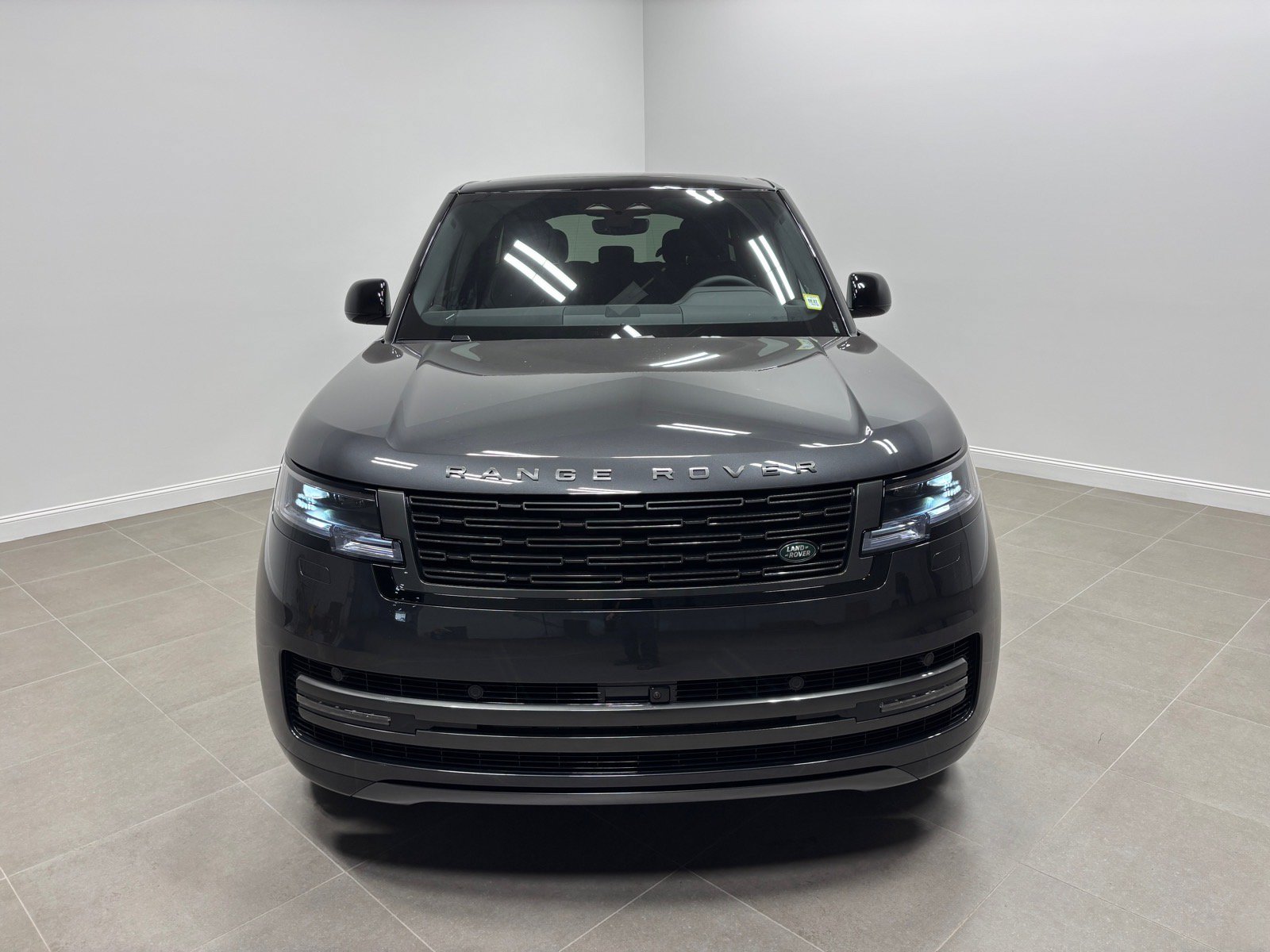 New 2026 Land Rover Range Rover Long Wheelbase SE AWD/4WD image 3