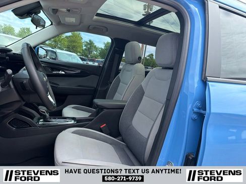 Used 2024 Chevrolet TrailBlazer LT w/ LT Cold Weather Package FWD image 14