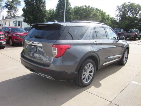 Used 2022 Ford Explorer XLT w/ Equipment Group 202A AWD/4WD image 6