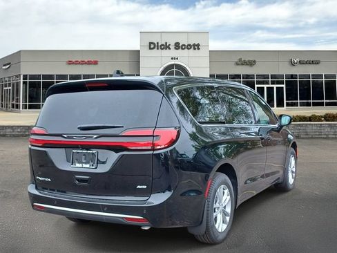 New 2027 Chrysler Pacifica Select AWD/4WD image 5