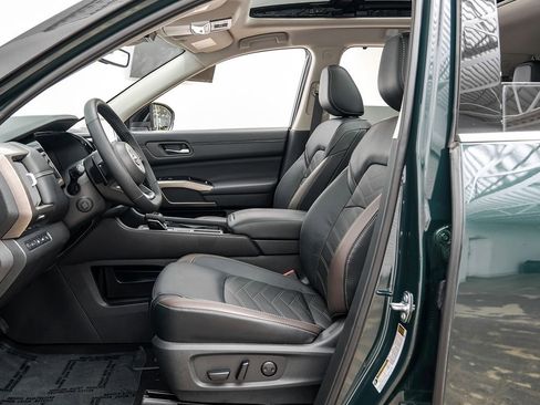 Used 2024 Nissan Pathfinder Platinum w/ Cargo Package FWD image 4