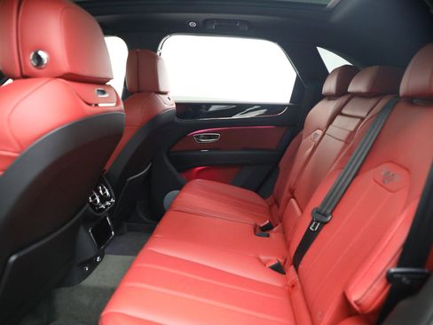 Used 2022 Bentley Bentayga AWD/4WD image 23