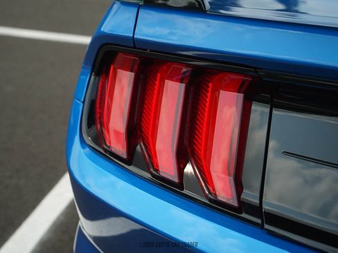 Used 2021 Ford Mustang Shelby GT500 w/ Carbon Fiber Track Pack RWD image 75
