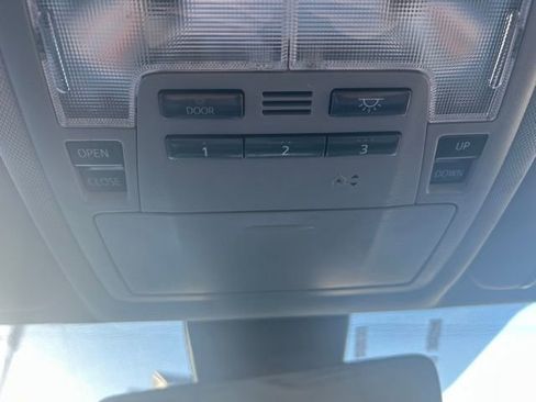 Used 2018 Toyota Highlander XLE AWD/4WD image 32