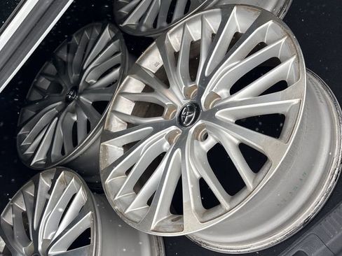 Used 2019 Toyota Camry image 8