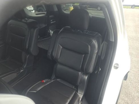 Used 2022 Ford Explorer XLT w/ Equipment Group 202A AWD/4WD image 18