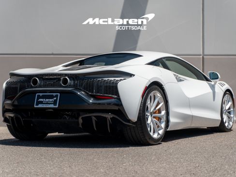 Used 2026 McLaren Artura RWD image 8