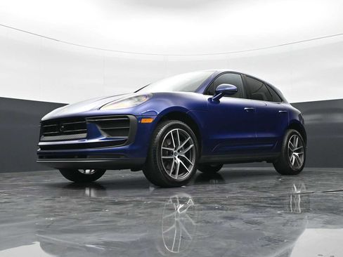 Certified 2026 Porsche Macan AWD/4WD image 35