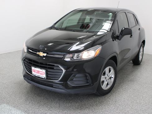 Used 2020 Chevrolet Trax LS FWD image 2