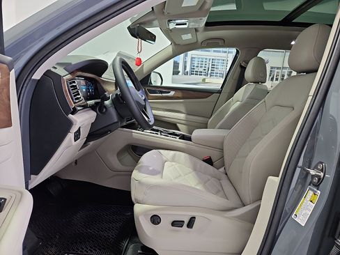 New 2026 Volkswagen Atlas SE FWD image 14